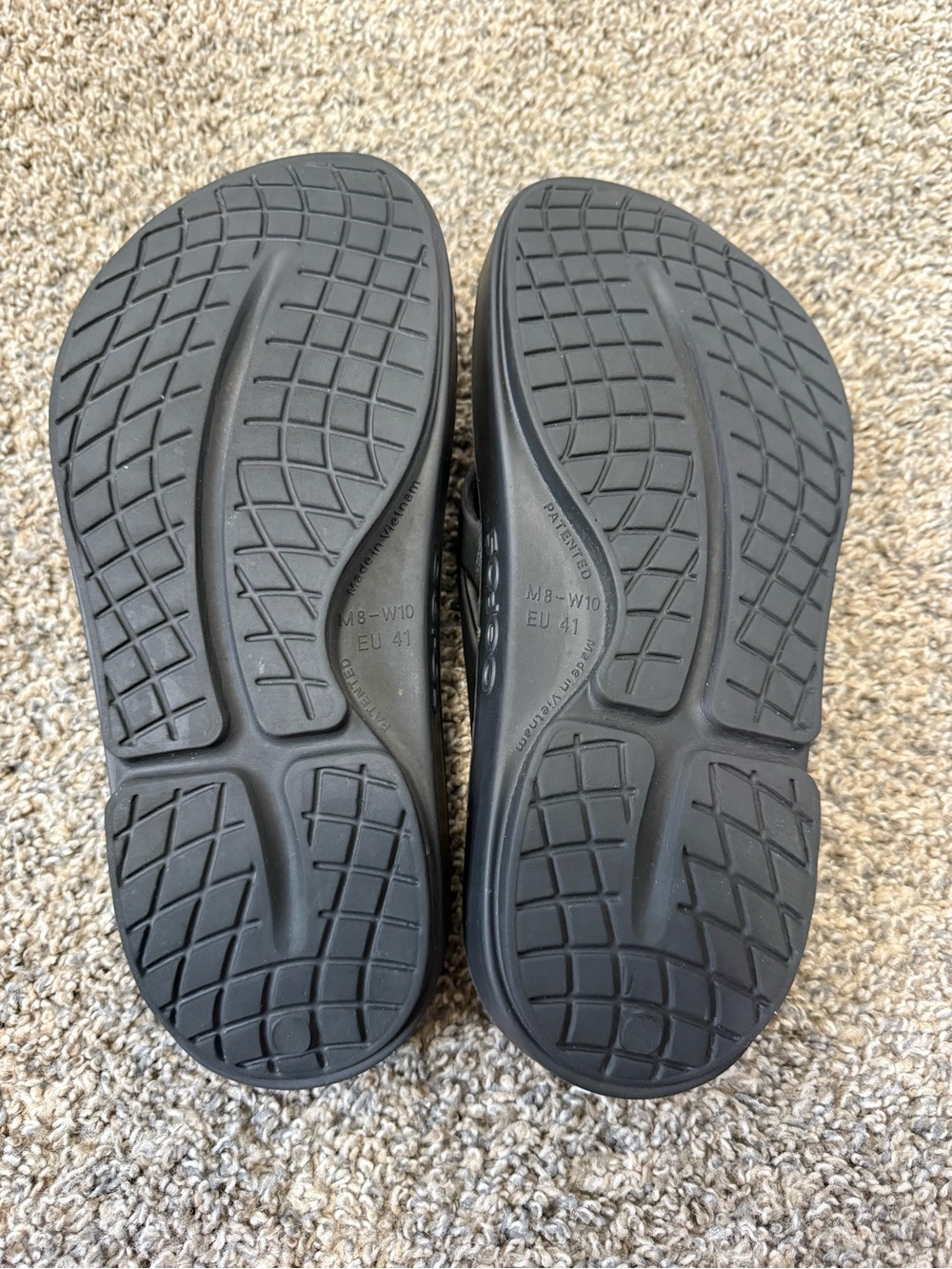 OOFOS Black Recovery Flip Flops with Metallic Charcoal Straps - Picture 5 of 5